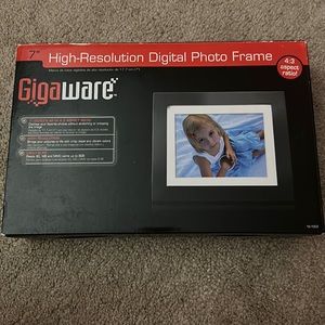 Gigaware 7” High-Resolution Digital Photo Frame